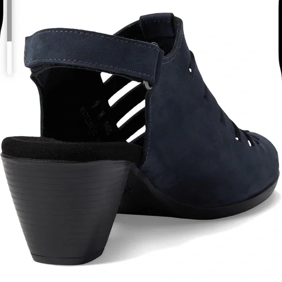 Munro Abby Heeled Sandals - Picture 3 of 8